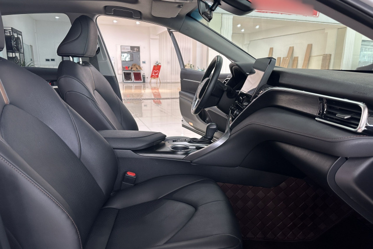 丰田 凯美瑞 2023款 2.5G 豪华版中控内饰7009