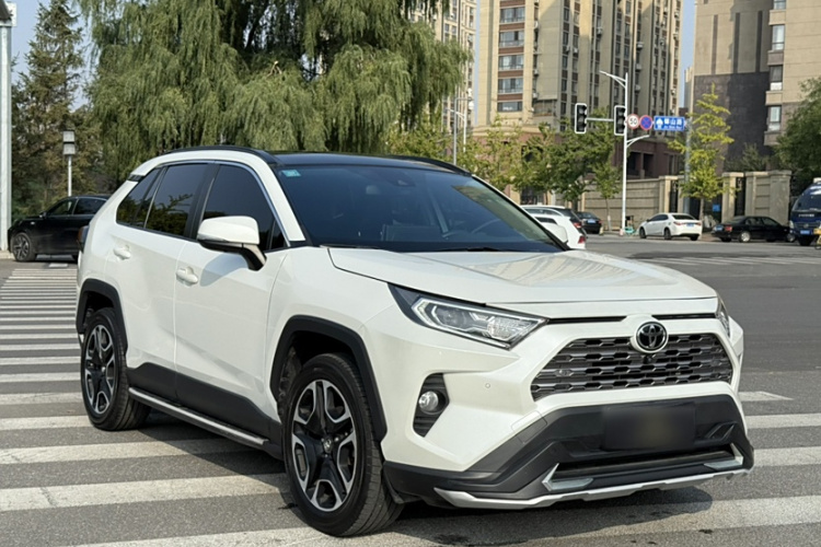 丰田 RAV4荣放 2020款 2.0L CVT两驱尊贵版车身外观6002