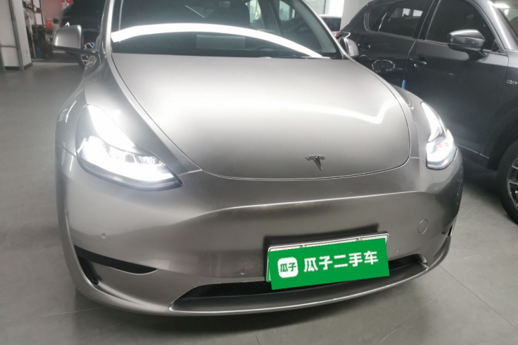 特斯拉 Model Y 2022款 改款 后轮驱动版车身外观2