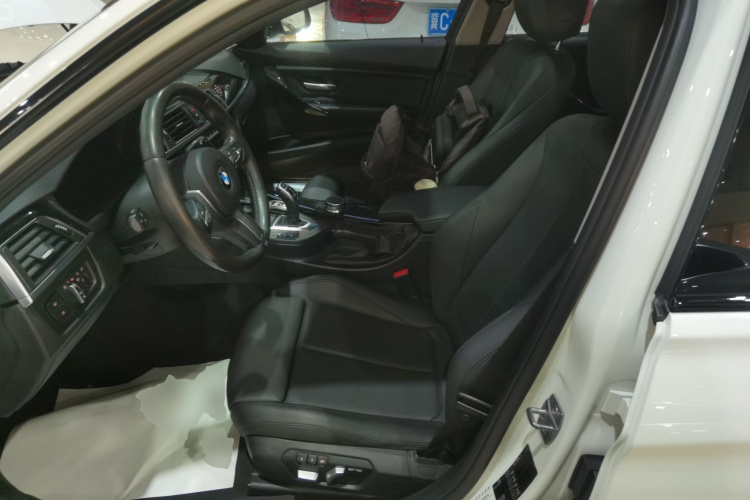 宝马3系 2018款 320Li 领先型M运动套装中控内饰19