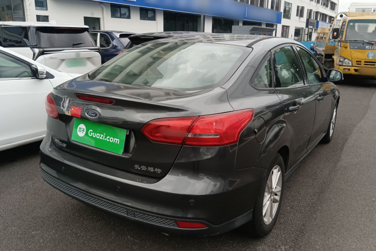 福特 福克斯 2015款 三厢 1.6L 自动风尚型车身外观6005