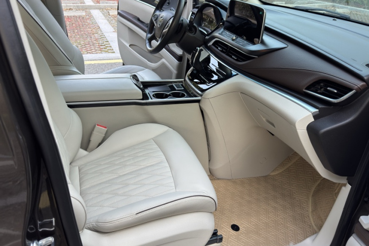 别克GL8 2021款 陆上公务舱 652T 尊贵型中控内饰7005