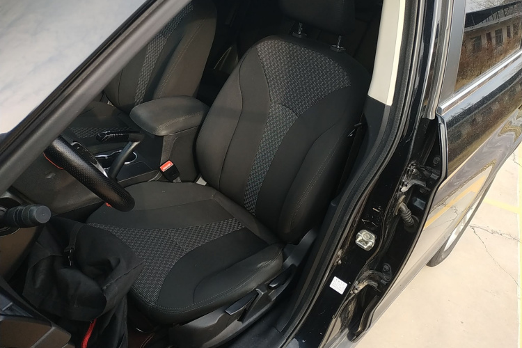 广汽传祺 传祺GS5 2014款 2.0L 自动两驱超享版中控内饰19