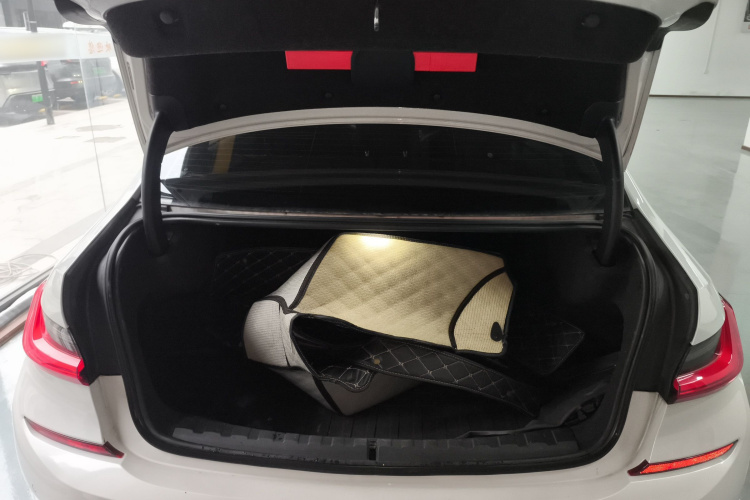 宝马3系 2020款 330Li xDrive M运动曜夜套装局部细节23