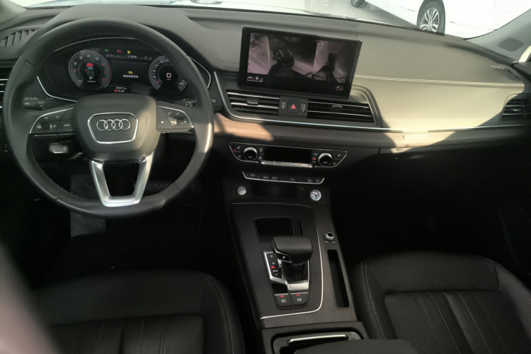 奥迪Q5L 2023款 40T 豪华致雅型中控内饰7002