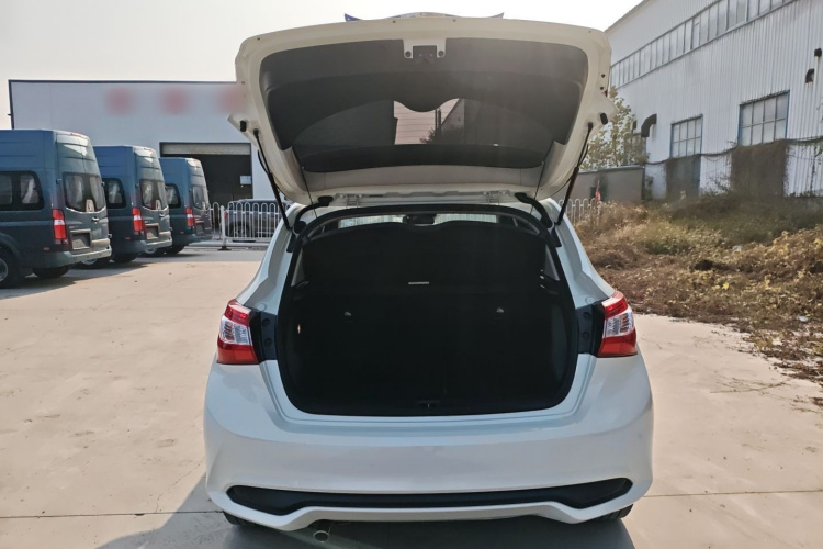 日产 骐达TIIDA 2020款 1.6L CVT智享版机舱底盘23