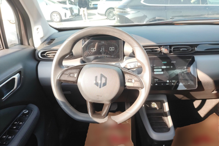 零跑汽车 零跑T03 2021款 400轻享版 三元锂中控内饰13