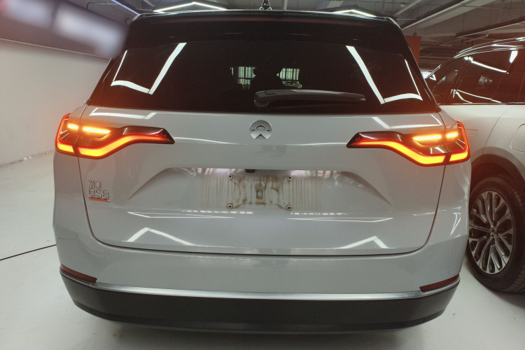 蔚来ES8 2020款 450KM 七座版车身外观6