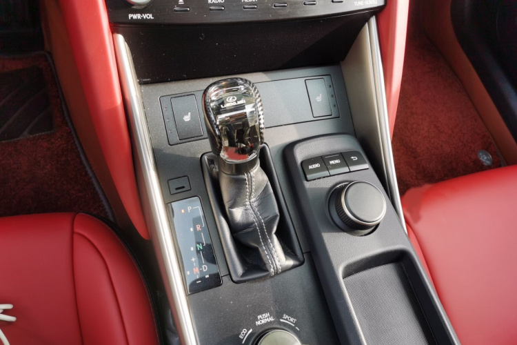 雷克萨斯IS 2017款 300 锋尚版局部细节18