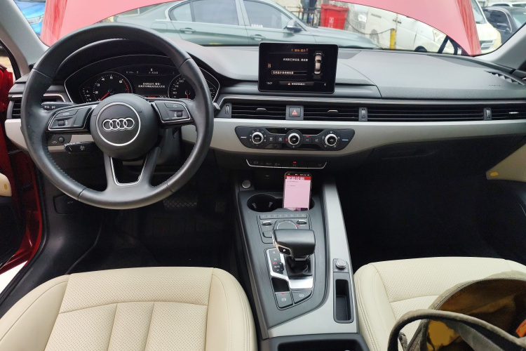 奥迪A4L 2019款 40 TFSI 进取型 国VI中控内饰7002