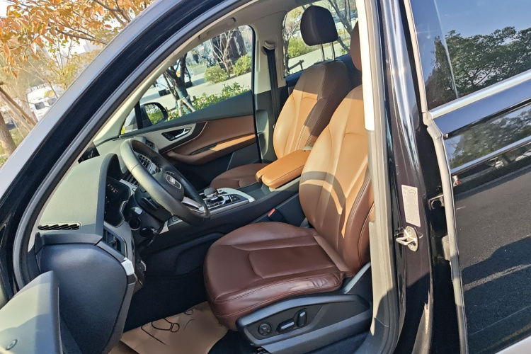 奥迪Q7 2019款 45 TFSI 舒适型局部细节19