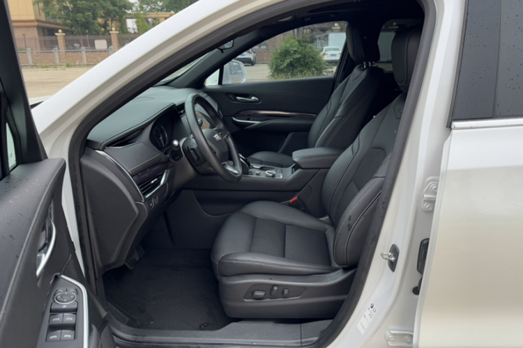 凯迪拉克XT4 2021款 28T 两驱技术型中控内饰7002