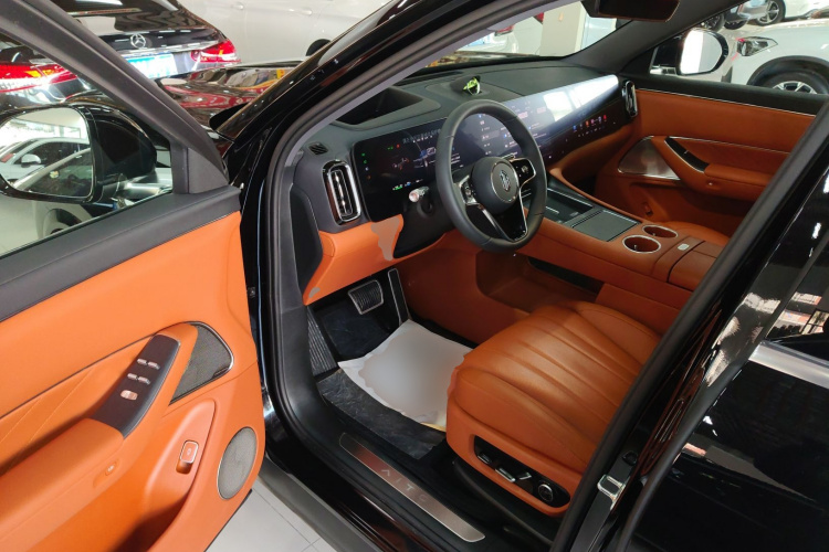 鸿蒙智行 问界M8 2025款 增程 Max版 37kWh 5座版中控内饰20