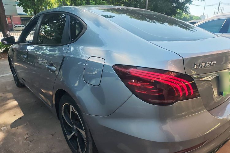 名爵 MG6 2021款 1.5T 自动领潮版车身外观4