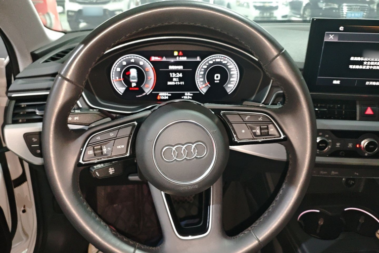 奥迪A4L 2022款 40 TFSI 时尚动感型中控内饰13
