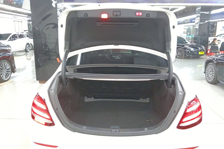 奔驰E级 2020款 E 300 L 豪华型中控内饰23