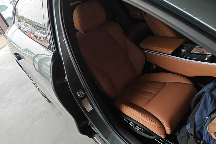 比亚迪 汉L 2025款 DM-p 四驱激光雷达旗舰型局部细节41