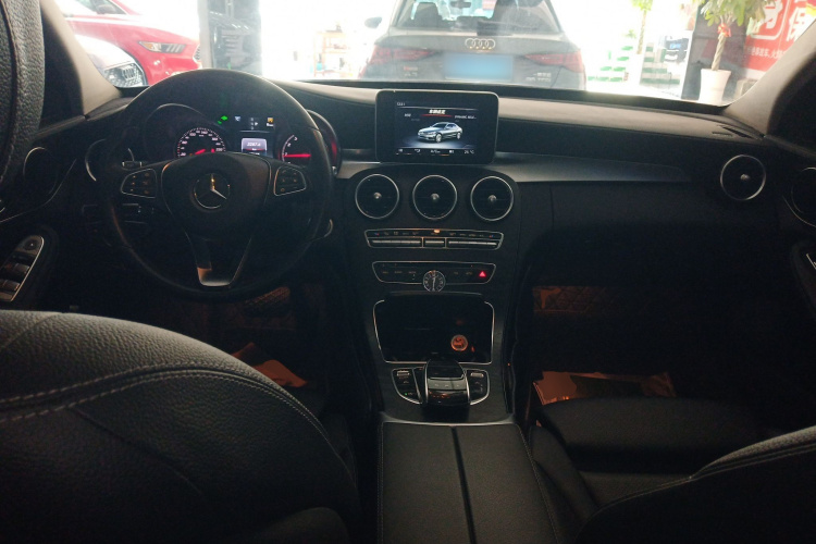 奔驰C级 2017款 改款 C 180 L 时尚型运动版中控内饰7002