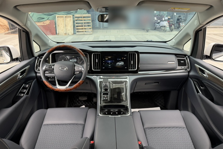 广汽传祺 传祺M8 2023款 领秀系列 390T 豪华版中控内饰7001