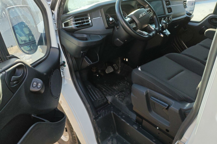 江铃福顺 2023款 2.0T 自动短轴中顶商运型多功能乘用车6座中控内饰20