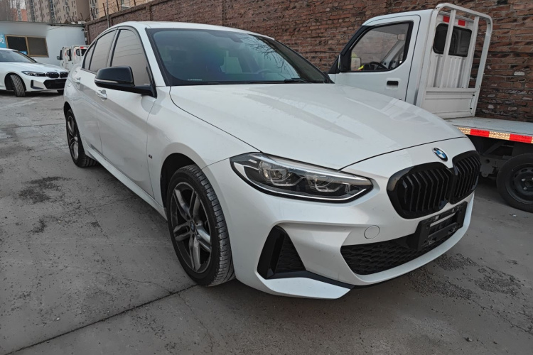 宝马1系 2022款 120i M运动曜夜版车身外观6002