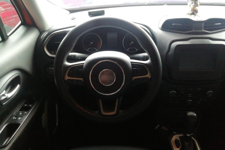 Jeep 自由侠 2018款 互联大屏版 180T 自动高能版局部细节13