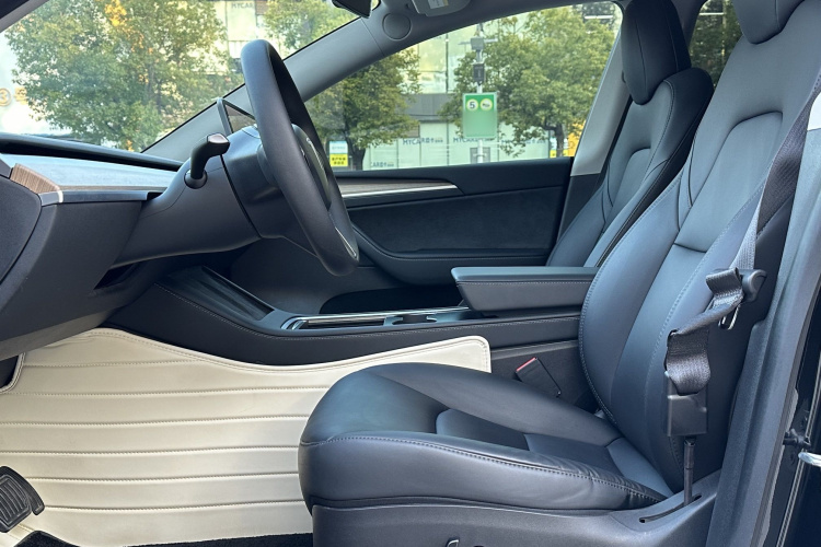 特斯拉 Model Y 2021款 标准续航后驱版中控内饰7001
