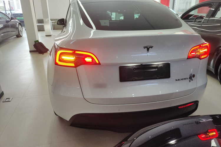 特斯拉 Model Y 2022款 改款 后轮驱动版车身外观6