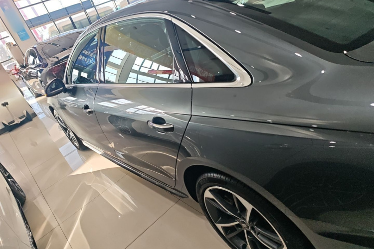 奥迪A4L 2023款 40 TFSI 时尚动感型车身外观4