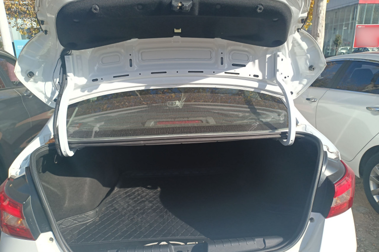 奇瑞 艾瑞泽5 2016款 1.5L CVT领潮版机舱底盘23