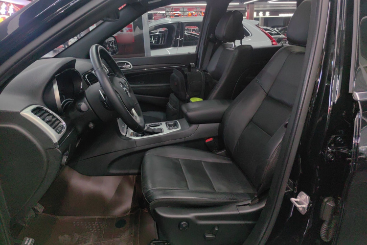 Jeep 大切诺基(进口) 2021款 3.0L 80周年纪念版中控内饰19