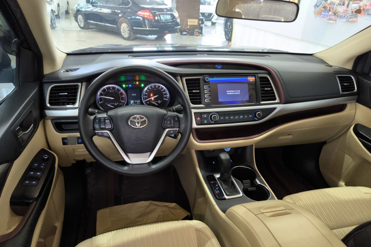 丰田 汉兰达 2015款 2.0T 四驱精英版 7座中控内饰12