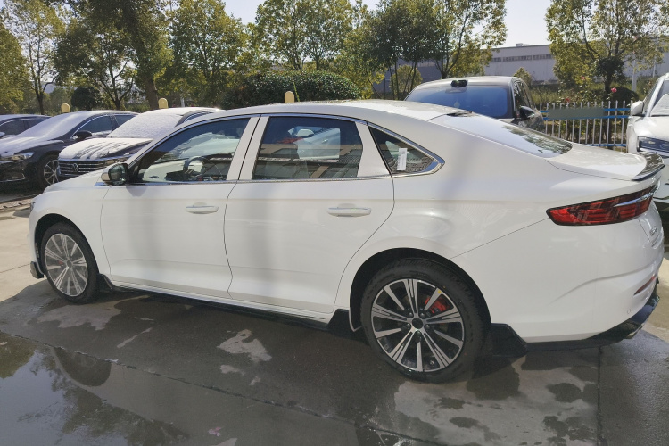 吉利汽车 星瑞 2025款 东方曜 1.5TD 昆仑版车身外观4