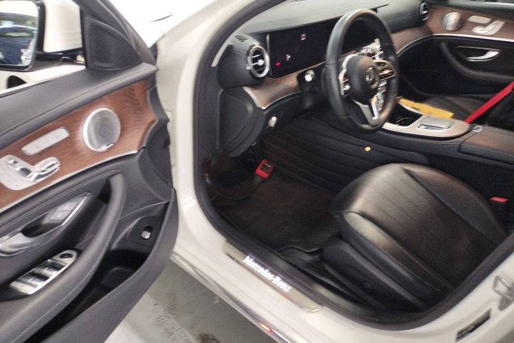 奔驰E级 2020款 E 300 L 豪华型中控内饰7003