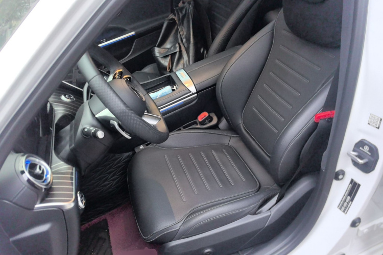 奔驰C级 2024款 改款三 C 260 L 运动版中控内饰19