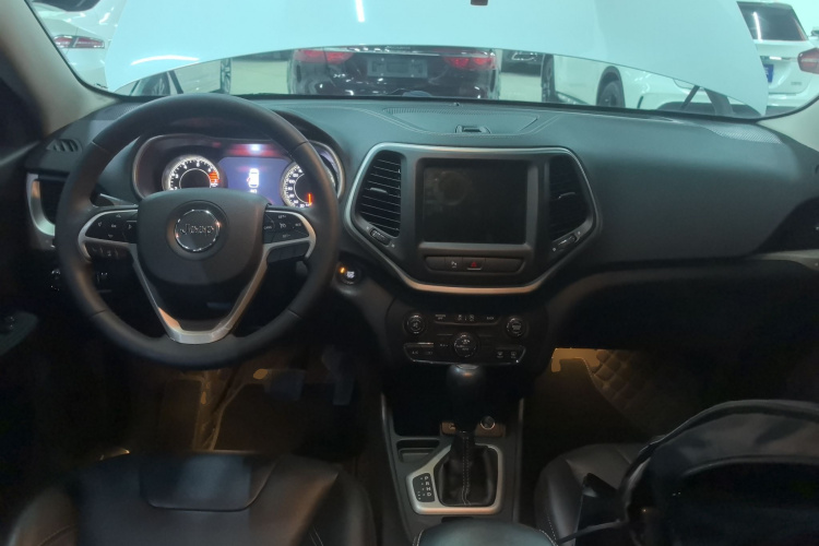 Jeep 自由光 2017款 2.0L 优越版中控内饰12
