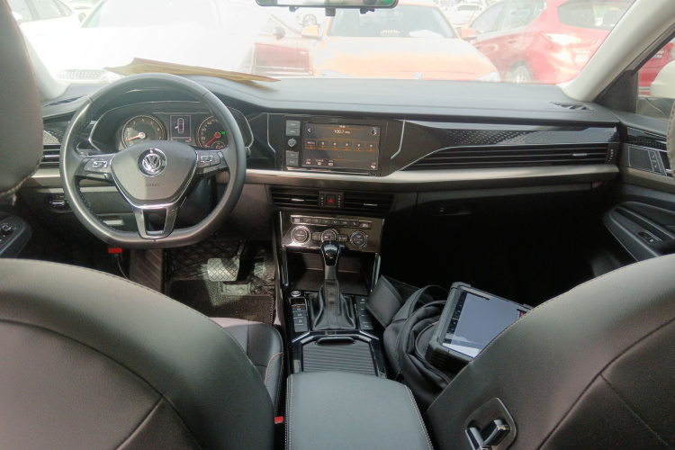 大众 帕萨特 2019款 330TSI 精英版 国VI中控内饰7002