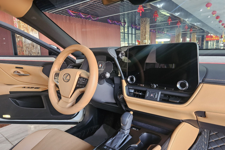 雷克萨斯ES 2025款 200 臻享版中控内饰7002
