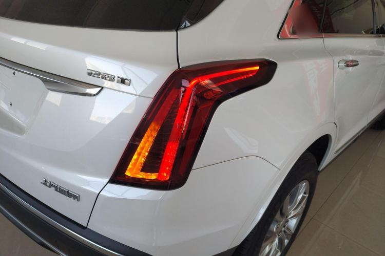 凯迪拉克XT5 2021款 28T 豪华型车身外观9