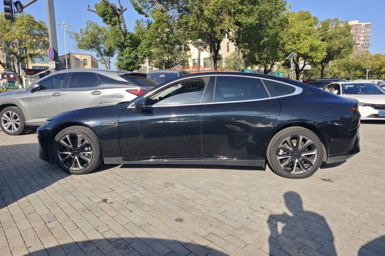 小鹏P7 2022款 480E+车身外观4