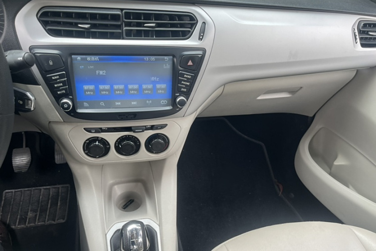 雪铁龙 爱丽舍 2014款 1.6L 手动时尚型中控内饰7003