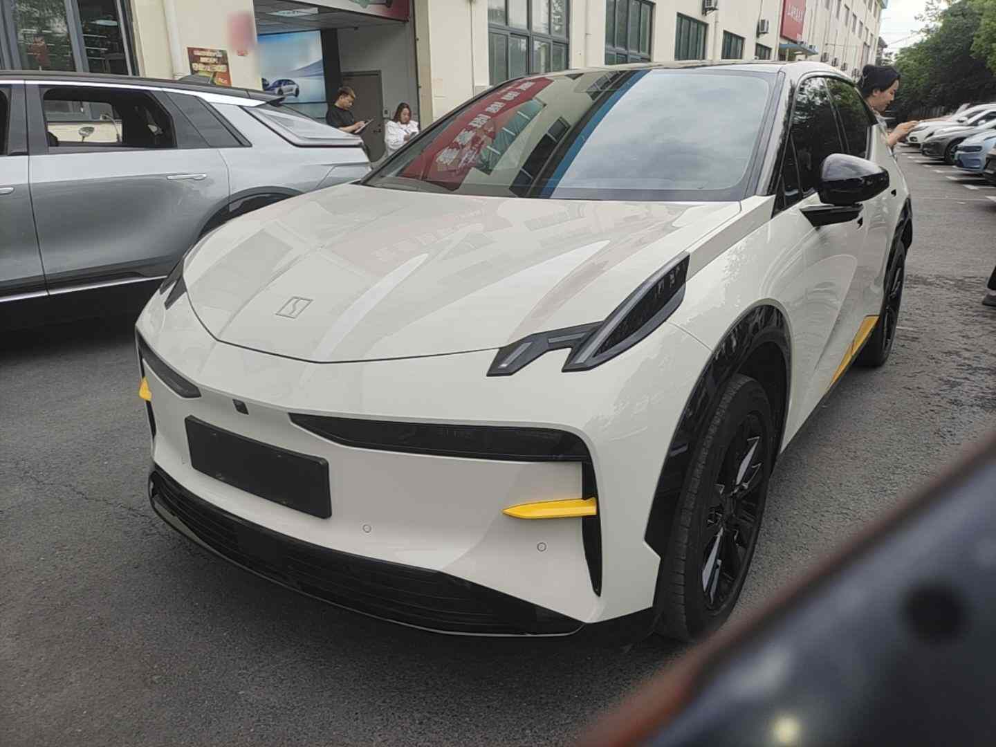 极氪X 2023款 后驱ME版 5座(2)