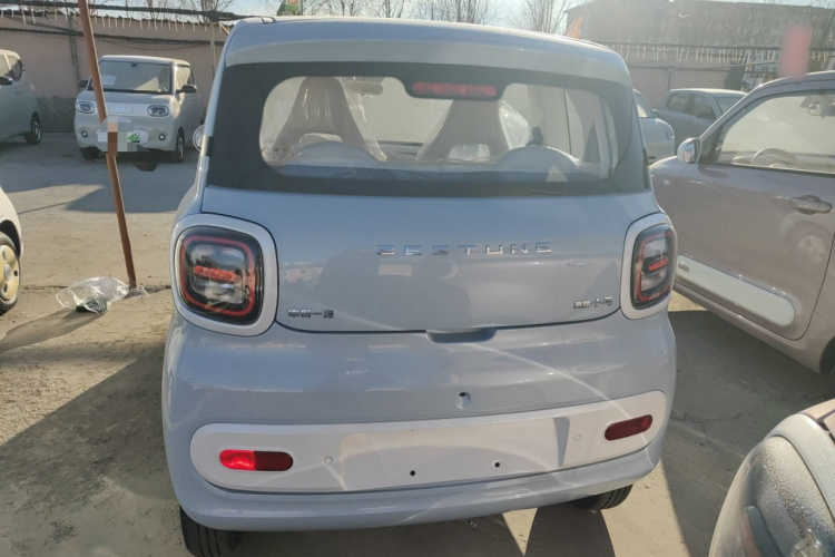 奔腾小马 2026款 222km 萌趣马 Plus车身外观6