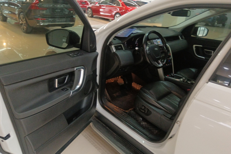 路虎 发现神行 2017款 2.0T SE中控内饰20