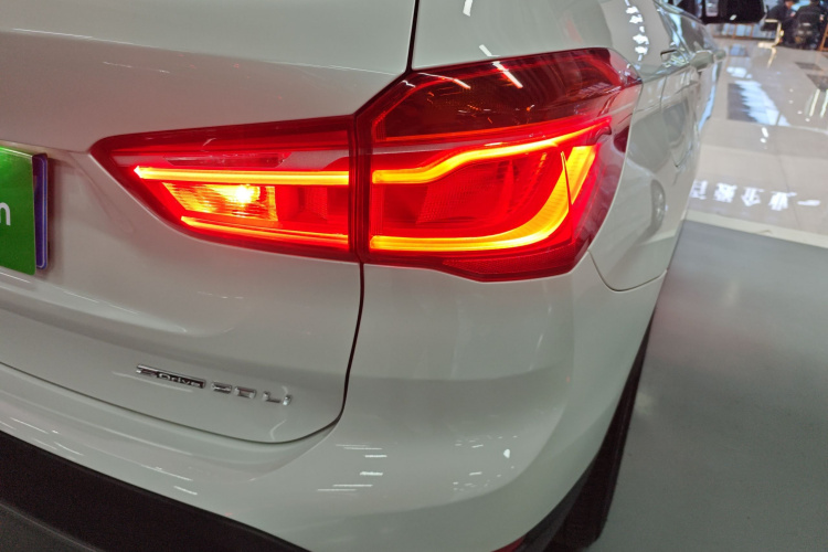 宝马X1 2019款 sDrive20Li 领先型车身外观9