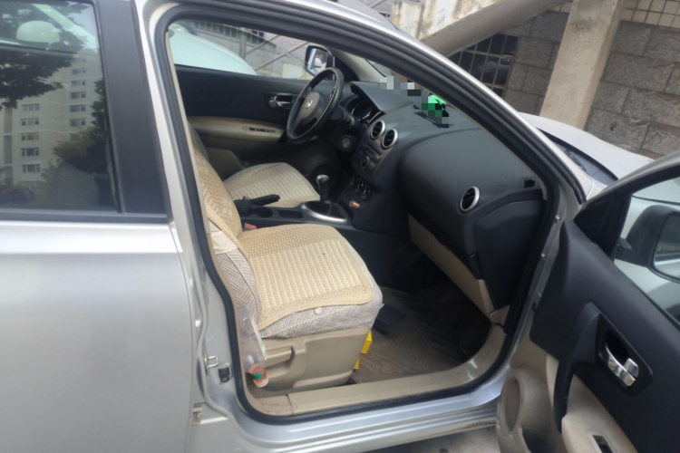 日产 逍客 2012款 1.6XE 风 5MT 2WD局部细节9005