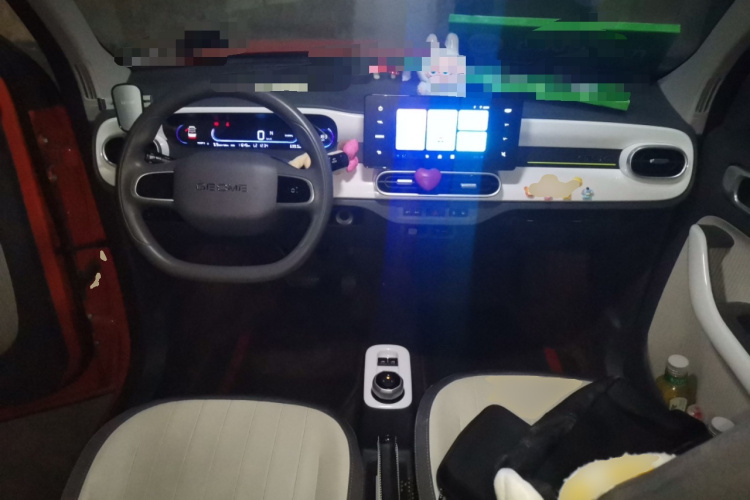 吉利银河 2025款 210km 熊猫骑士中控内饰12