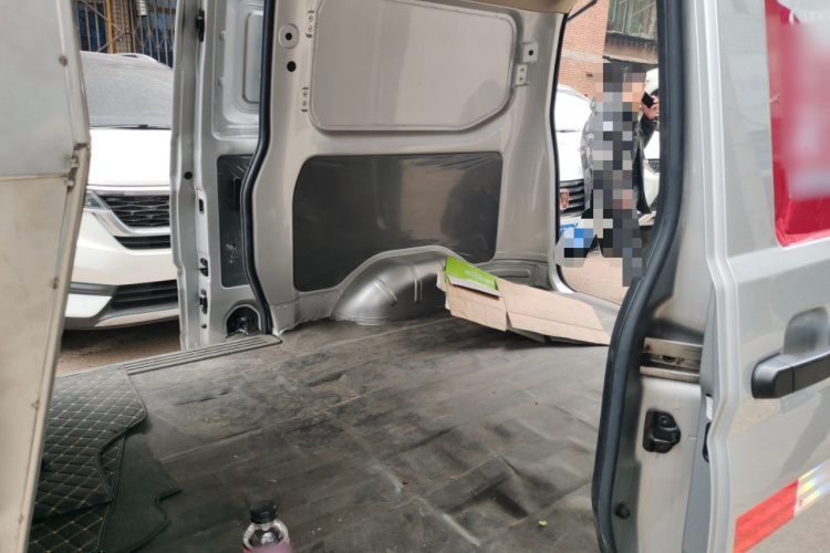 五菱汽车 五菱荣光S 2023款 1.5L 基本型封窗车 2座中控内饰21