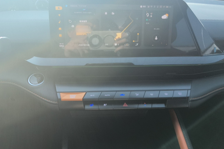 长安UNI-V 2022款 1.5T 尊贵型局部细节16