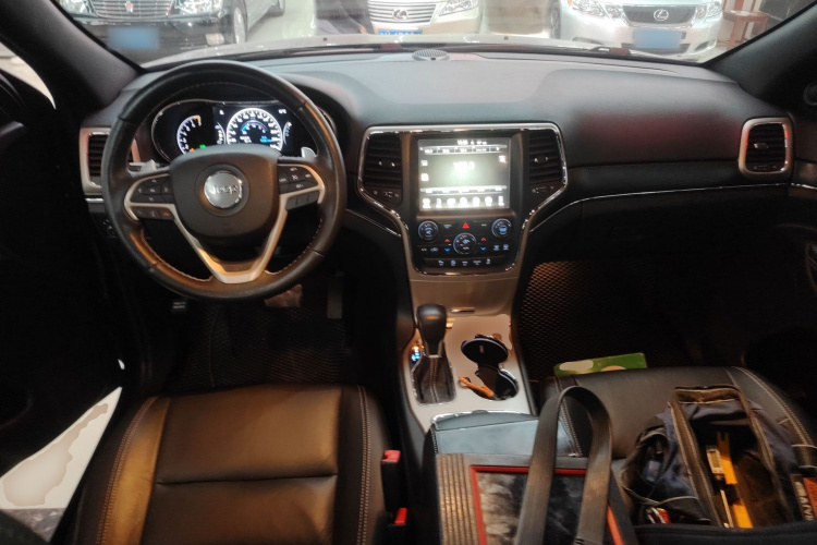 Jeep 大切诺基(进口) 2017款 3.0L 舒享导航版中控内饰12